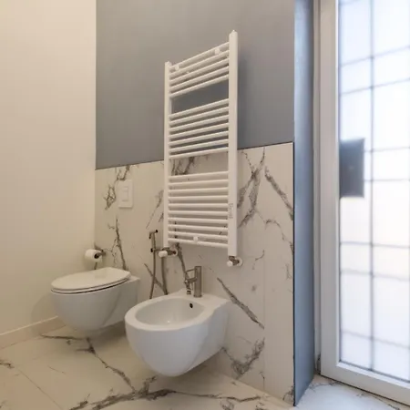 Free Parking In Centro - San Vitale Apartamento *